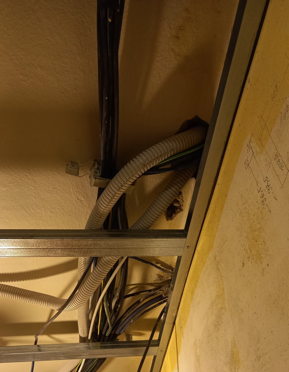 Revize a oprava elektroinstalace – kontrola rozvaděče