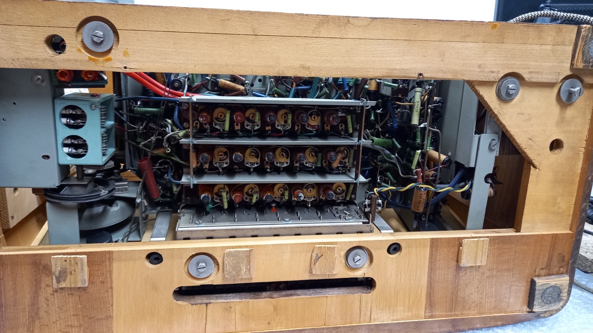 Oprava historického elektronkového rádia – před renovací