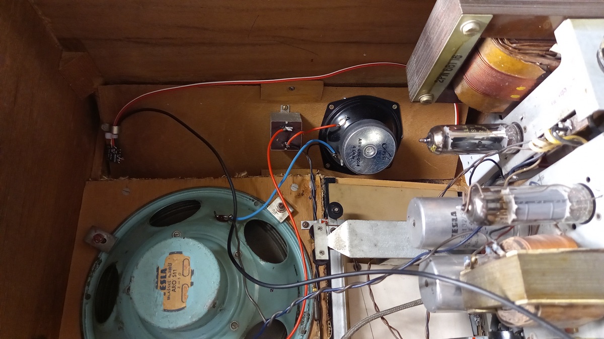 Opravené gramorádio – funkční historický přístroj